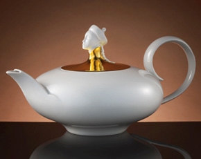 Chinoiserie Teapot in Gold