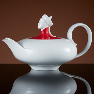 Chinoiserie Teapot in Red